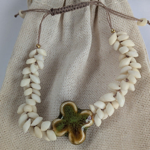 Drakk cream et croix verte