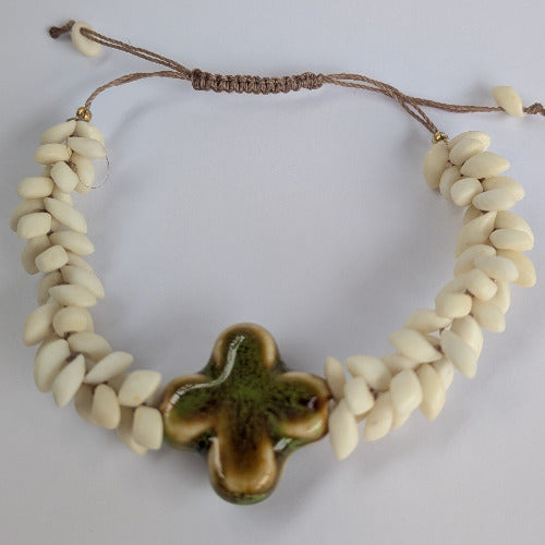 Drakk cream et croix verte