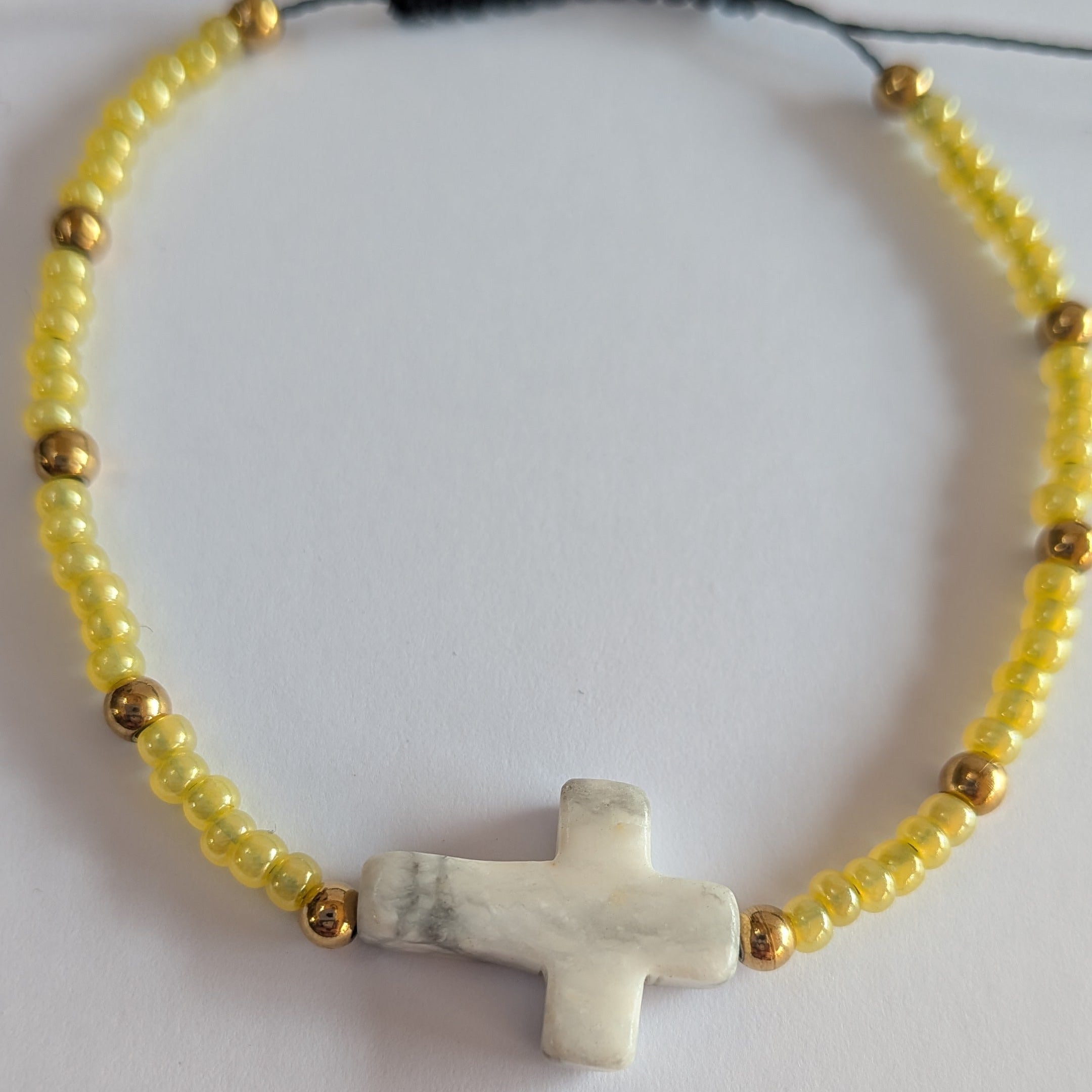 Madonna Jaune Doré Croix Marbrée Blanche