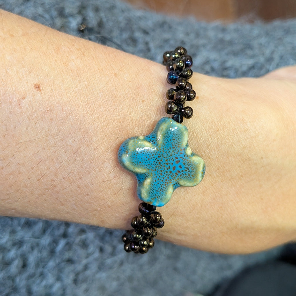 Skadi cross croix bleu et irisé