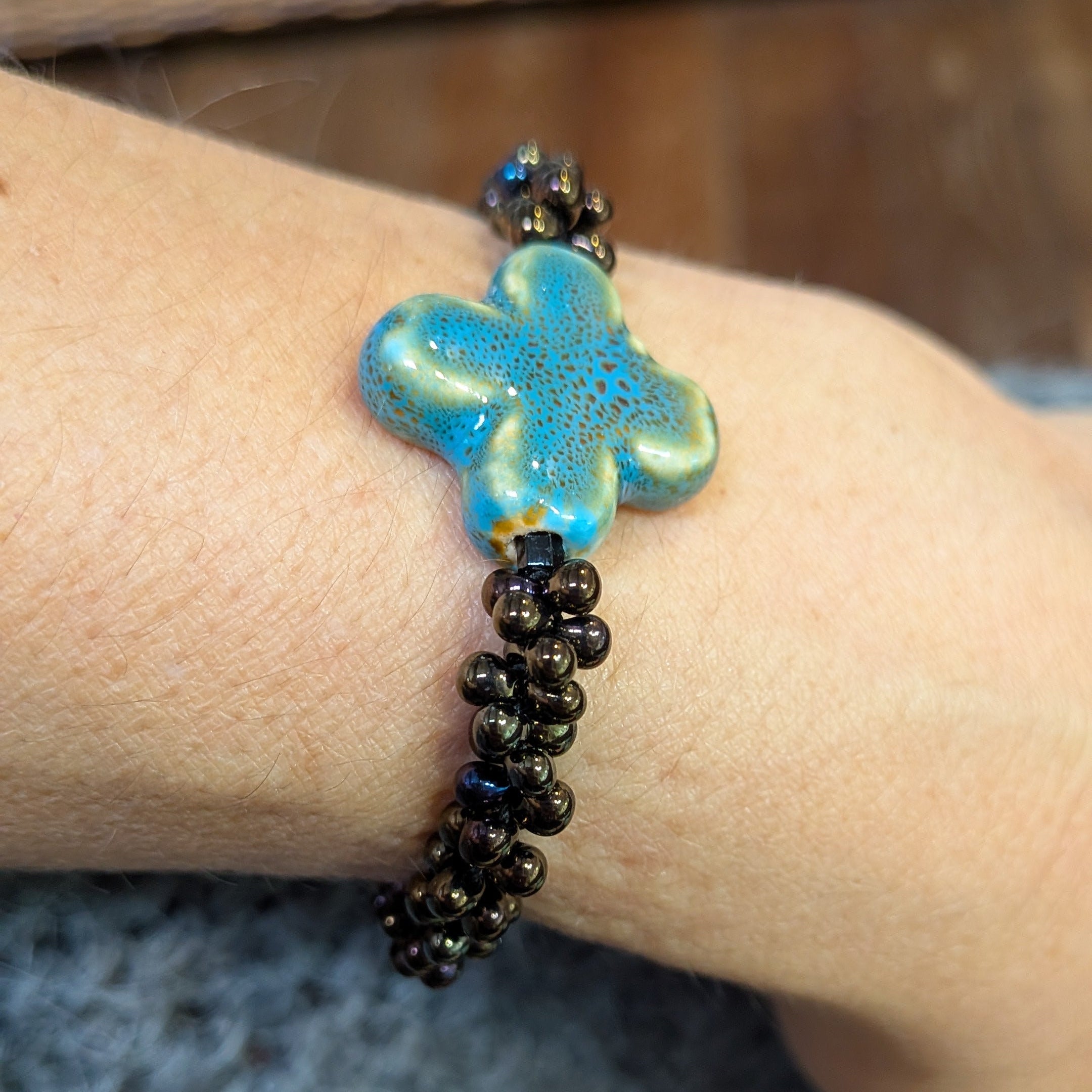 Skadi cross croix bleu et irisé