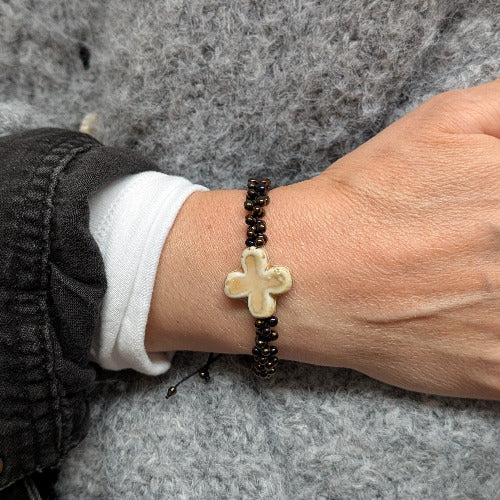 Skadi  Cross Irisé croix beige